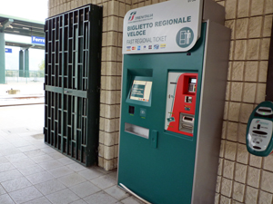 フェッランディーナ・ポマリコ・ミリオーニコ駅の券売機