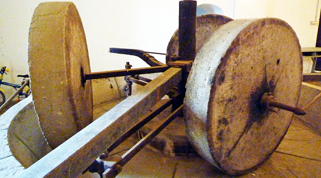 17世紀に使われていたオリーブオイルを搾るための石臼